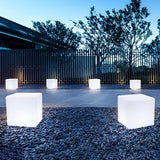 Luminária de jardim cúbica