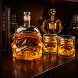 Garrafa e Copos de Whisky
