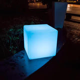 Luminária de jardim cúbica