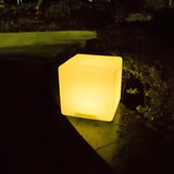 Luminária de jardim cúbica
